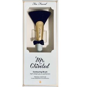 TOO FACED MR. CHISELED CONTOUR BRUSH